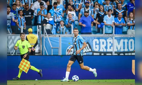 Jovem de Apucarana é promovido ao profissional do Grêmio e joga como titular