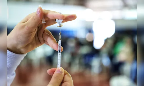 Arapongas recebe mais doses de vacinas contra a dengue e Covid-19