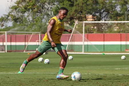 Arias durante treino do Fluminense
