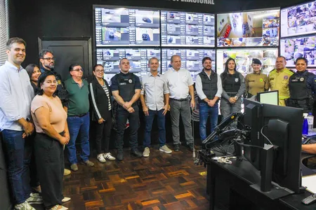 Autoridades durante lançamento do Projeto Muralha, que compreende várias câmeras inteligentes instaladas nas entradas e saídas da cidade