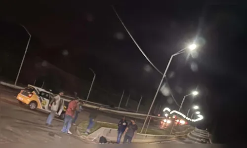 Acidente grave entre moto e caminhonete mobiliza bombeiros na PR-466