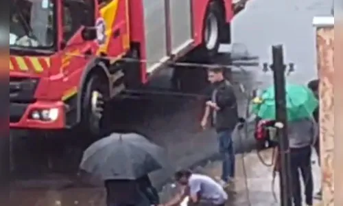 Acidente entre moto e carro deixa mulher ferida no centro de Ivaiporã