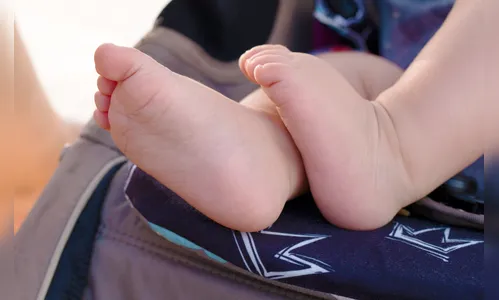 Bebê de 1 ano e 2 meses é deixado como 