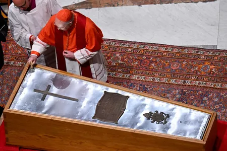 Caixa foi fechado em cerimônia no Vaticano