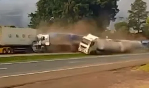 Câmera flagrou o acidente nesta quinta-feira (15)