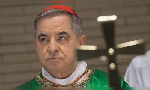 Cardeal condenado por desviar verba quer participar do Conclave