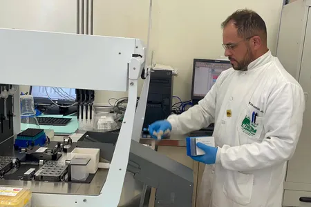 Casos autóctones são aqueles em que a infecção ocorre localmente, sem histórico de deslocamento para áreas com transmissão conhecida da doença