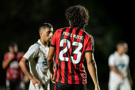 Ceará recebe o Vitória no PV buscando retomar a força em casa pelo Brasileirão
