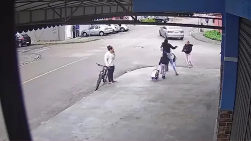 Cena de violência foi registrada na Rua Helena Carcereri Piekarski, no bairro Uberaba