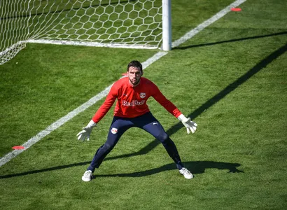 Cleiton será titular na partida desta noite
