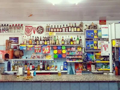 Cliente não gosta de atendimento e agride funcionário de bar