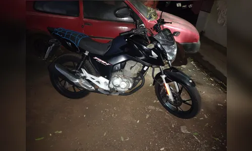 Colombianos confessam agiotagem e motocicleta é apreendida