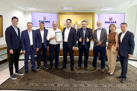 Comitiva de Jandaia com o governador, o secretário Beto Preto e outras autoridades