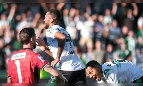 Coritiba vence o Operário, volta ao G4 e anima torcida na Série B