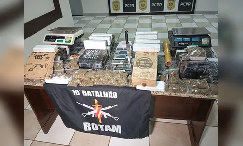 Dupla que simulava entrega de lanches é presa com 116 kg de drogas em Apucarana