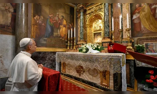 Papa Leão XIV visita túmulo de Francisco em primeira saída do Vaticano