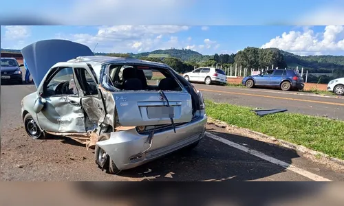 Motorista morre em grave colisão entre Palio e Hilux na PR-180