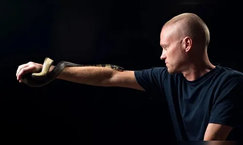 Homem que se injetou com veneno de cobras por anos ajuda a criar soro