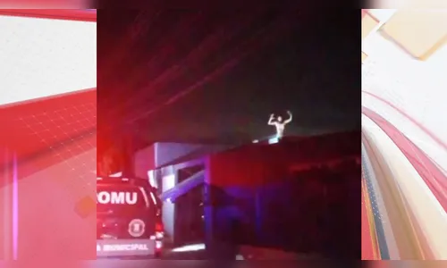 Homem bate na mulher e sobe em telhado de cueca para fugir de prisão