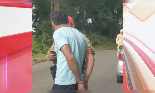 Motorista embriagado é preso após bater carro contra ambulância no PR