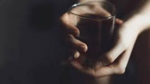 Homem ofereceu bebidas alcoólicas para a vítima até que ela ficasse inconsciente e desacordada