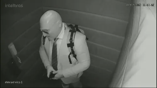 Homem usou máscara de careca para praticar furto