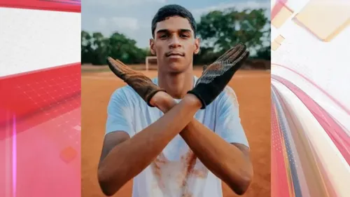 Influenciador Iran de Santana Alves, mais conhecido como Luva de Pedreiro