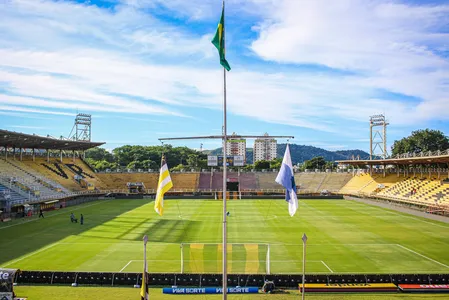 Jogo acontece no estádio Raulino de Oliveira