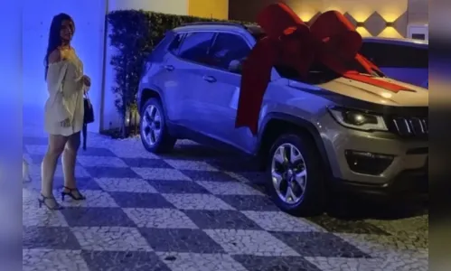 Mulher ganha Jeep Compass em sorteio, é demitida e empresa toma carro de volta