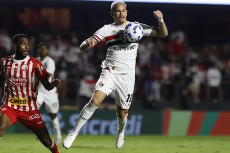 Luciano é atração no ataque do São Paulo