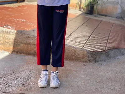 Mãe enviou foto do uniforme da filha: "está sofrendo bullying"