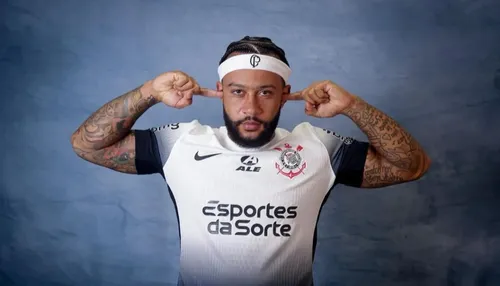 Memphis Depay vive boa fase no Timão