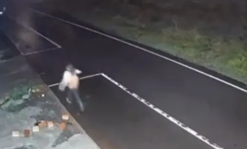 Menino corre após assédio de homem
