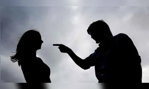 Moradora é ameaçada por inquilino embriagado em Arapongas