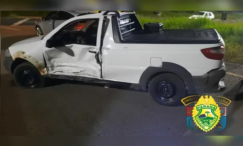 Batida entre carros em rotatória da PR-218 deixa ferido em Arapongas