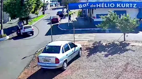 Mulher sofre ferimentos após grave acidente no centro de Jardim Alegre
