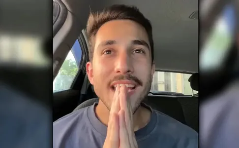 Na tentativa de fazer uma boa ação, ele acabou realizando o fetiche do idoso.