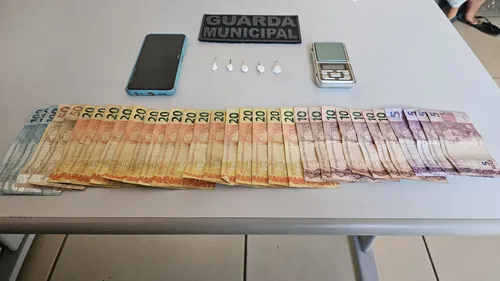 No local, a GM achou mais um pino idêntico ao que estava com o primeiro abordado, uma balança de precisão e mais R$ 740 em espécie