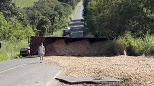 O acidente aconteceu perto da entrada das “Três Marias”