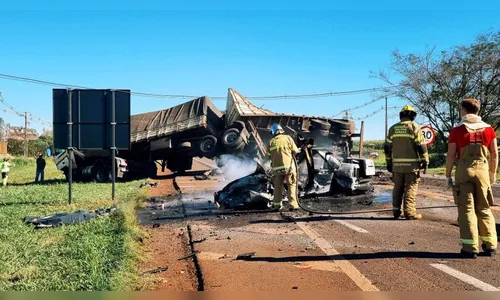 Motorista morre após batida entre Bora e carreta na BR-277 no Paraná