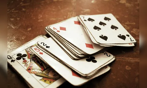 Confraternização com jogo de truco gera incômodo e vizinho aciona PM