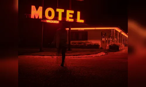 Travesti e policial se esfaqueiam após fazerem sexo usando cocaína