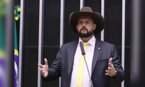 “Chupa aqui pra ver se sai leite”, diz Zé Trovão em pronunciamento