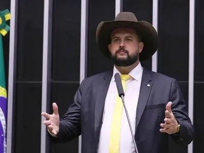 O deputado ainda defendeu que os parlamentares não podem permitir “que o governo federal continue apenas atendendo aquilo que é interesse próprio e deixando de lado o interesse do Brasil”.