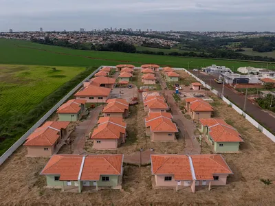 O empreendimento tem ainda ambulatório para atendimento médico básico aos residentes e áreas comuns para acompanhamento social e visitas de familiares