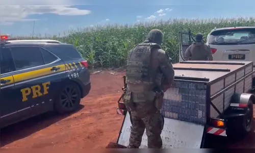 PRF apreende 25 mil maços de cigarros em SUV e reboque adulterado