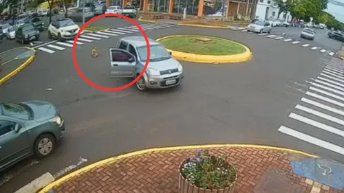 O incidente foi flagrado por uma câmera de segurança