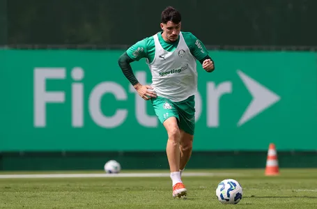 O jogador Joaquín Piquerez, da SE Palmeiras, durante treinamento, na Academia de Futebol