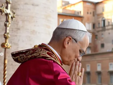 O nome da conta é "pontifex", que significa "pontífice" em latim