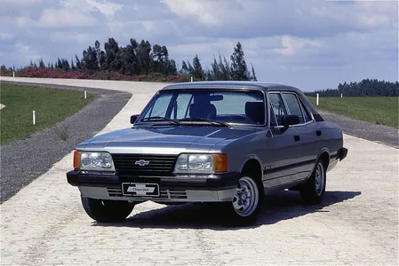 Opala ainda chama atenção